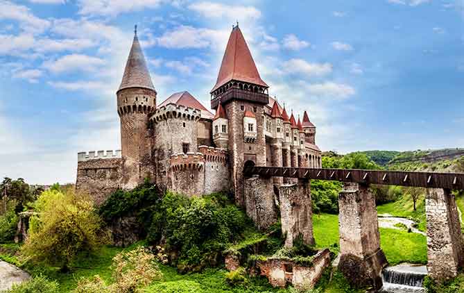 Romania.org / Famous Castles